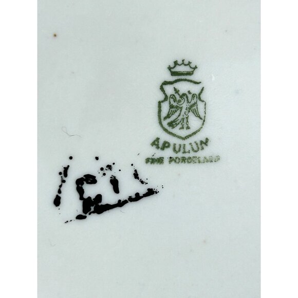 2 Vtg Plates Romantic Courting Couple APULUM Porcelain White Gold Trim Romania - Picture 6 of 16